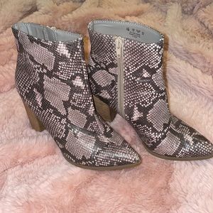 Size 7 Faux Snakeskin Lydia Carlos by Carlos Santana Block Heel Booties